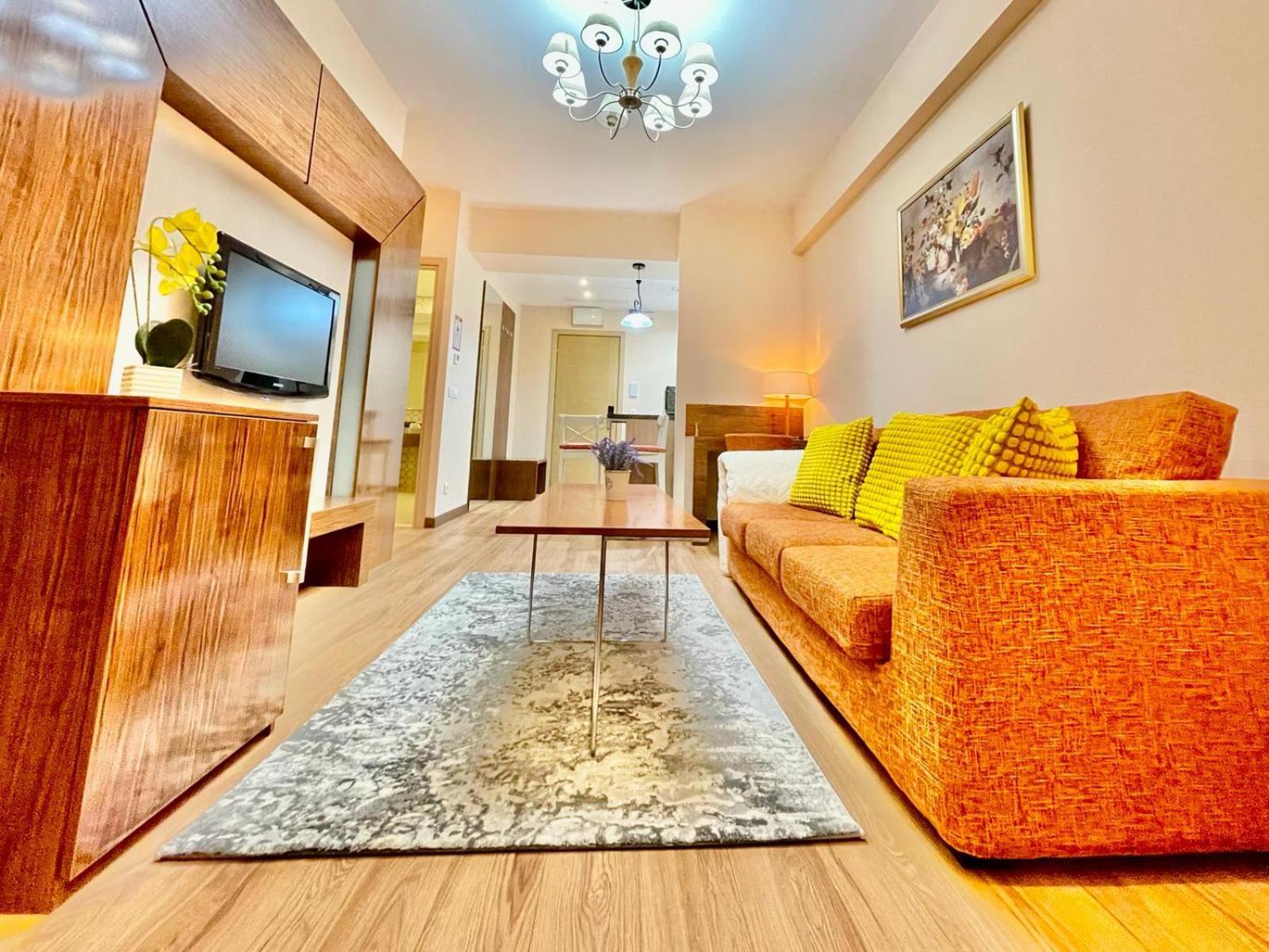 Royal Studio Apartment With A Perfect View - Yamaluxe Bucarest Extérieur photo