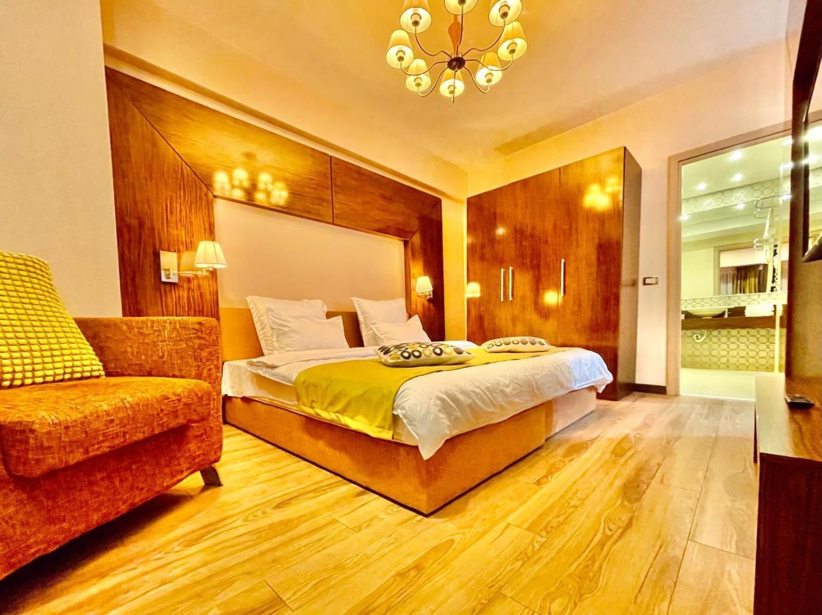 Royal Studio Apartment With A Perfect View - Yamaluxe Bucarest Extérieur photo