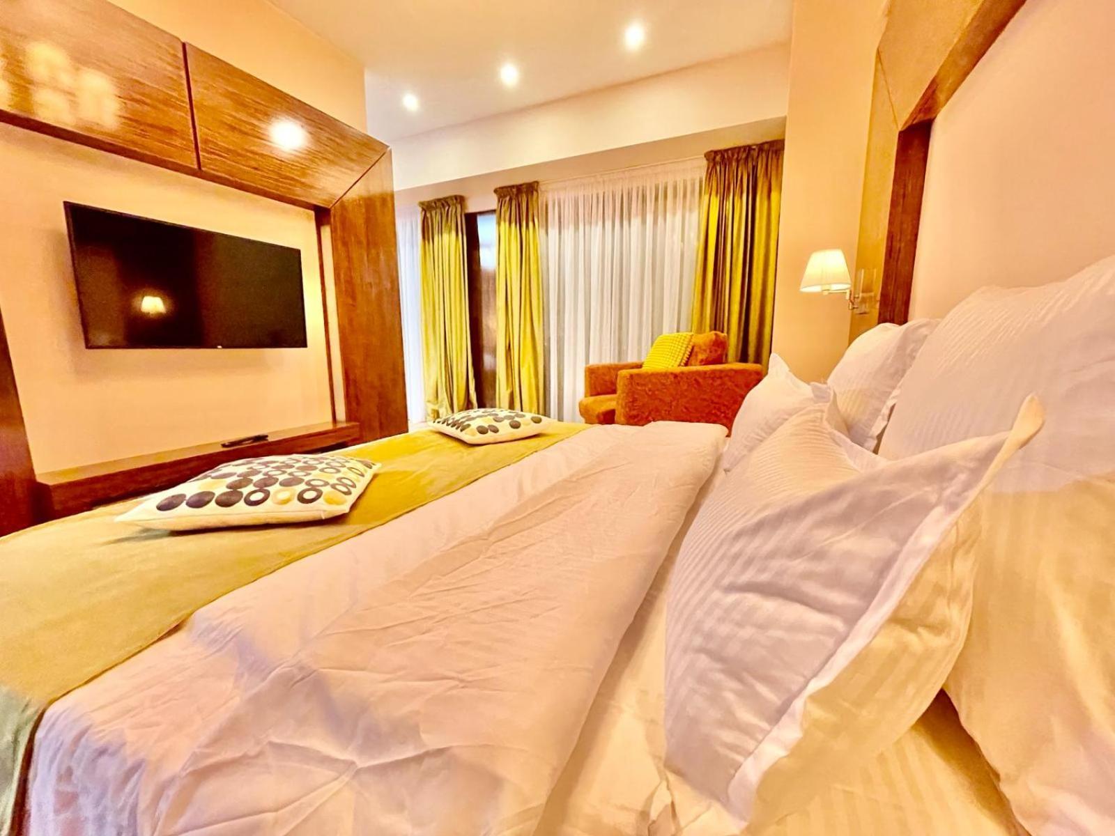 Royal Studio Apartment With A Perfect View - Yamaluxe Bucarest Extérieur photo