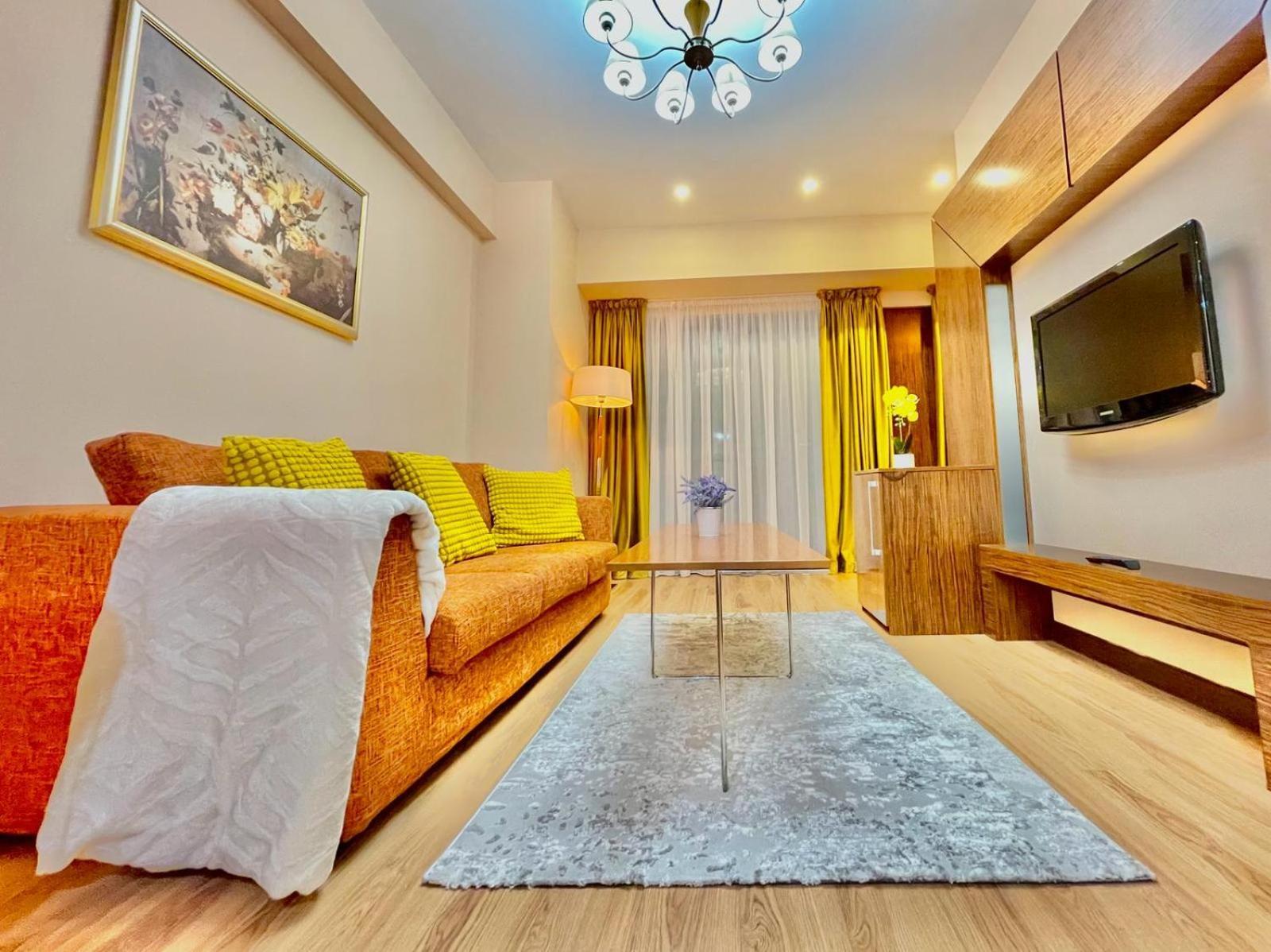 Royal Studio Apartment With A Perfect View - Yamaluxe Bucarest Extérieur photo