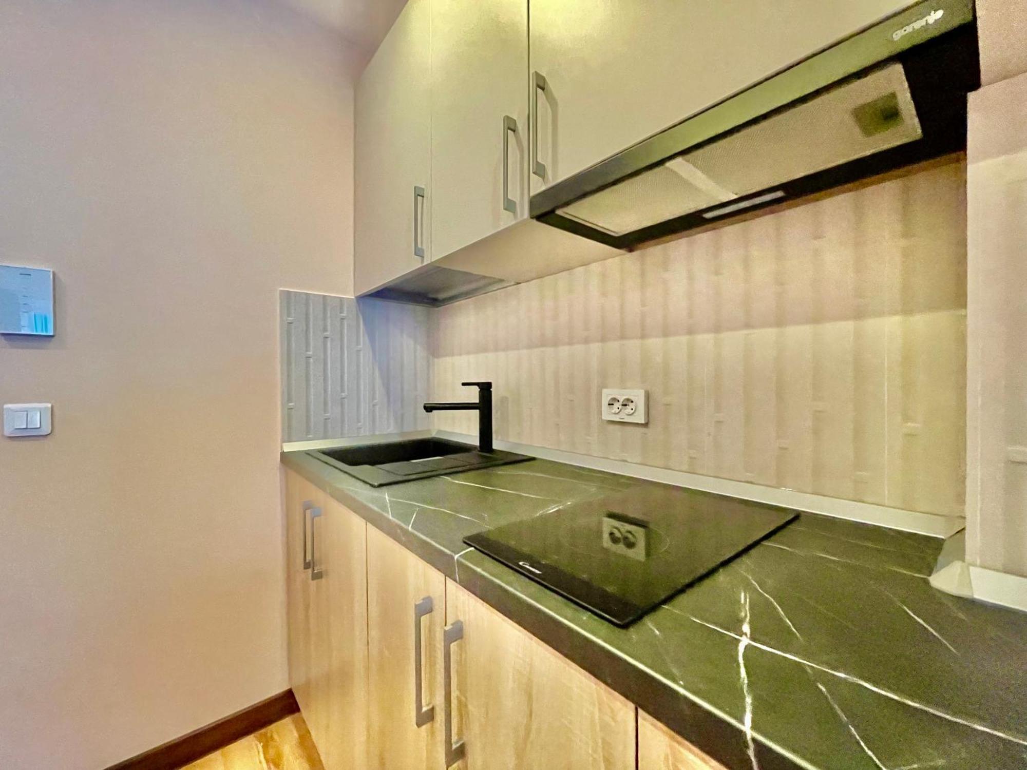 Royal Studio Apartment With A Perfect View - Yamaluxe Bucarest Extérieur photo