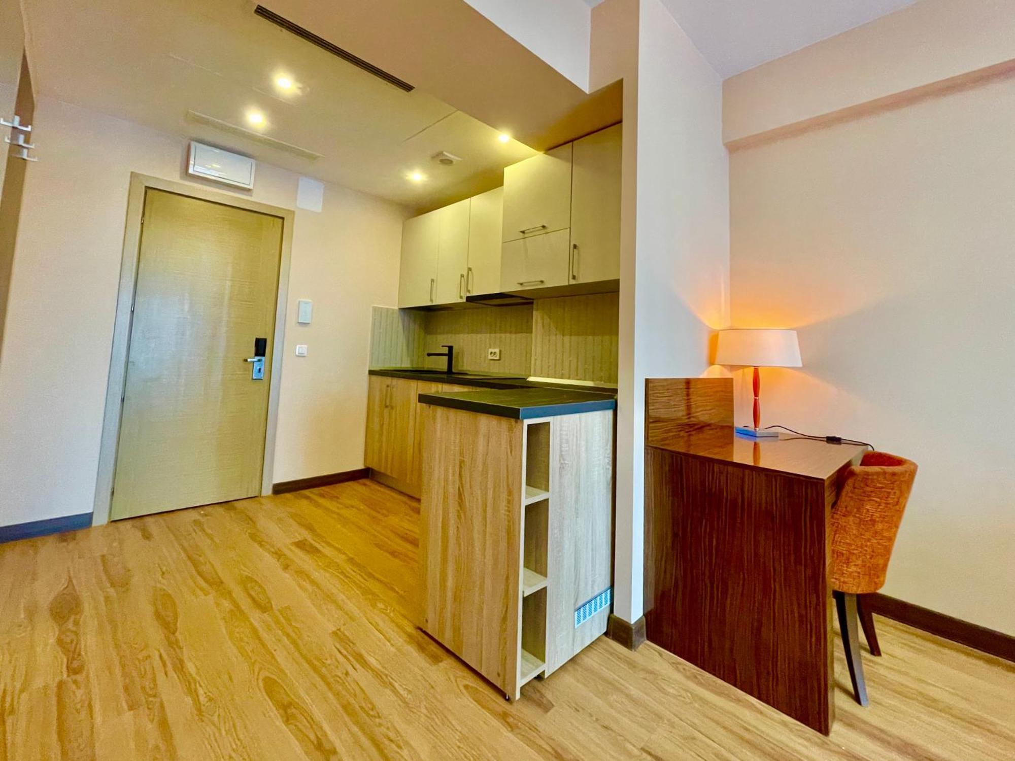 Royal Studio Apartment With A Perfect View - Yamaluxe Bucarest Extérieur photo